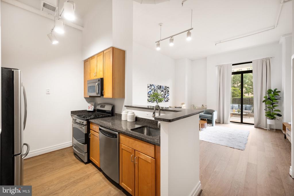 2220 FAIRFAX DRIVE Unit: 101