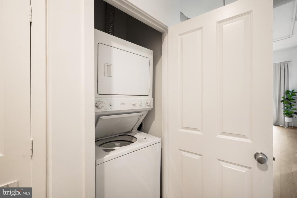 2220 FAIRFAX DRIVE Unit: 101
