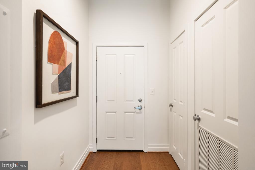 2220 FAIRFAX DRIVE Unit: 101