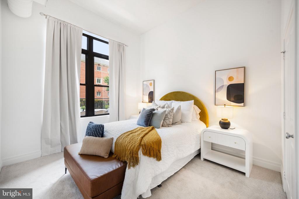 2220 FAIRFAX DRIVE Unit: 101