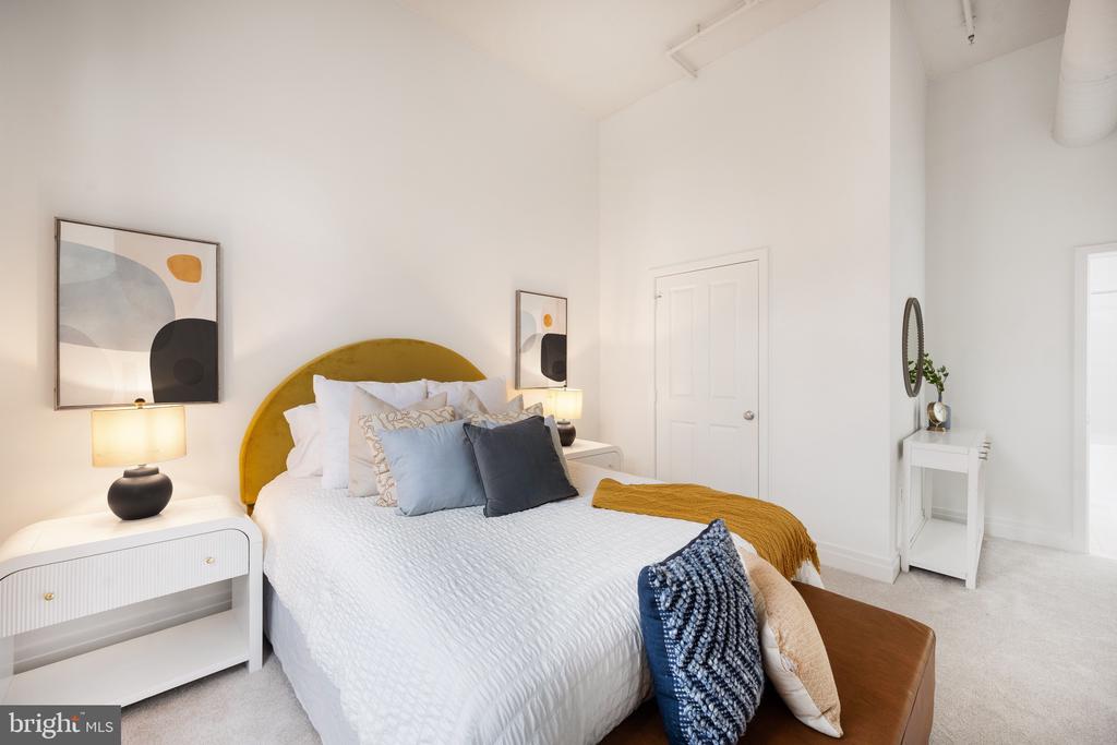 2220 FAIRFAX DRIVE Unit: 101