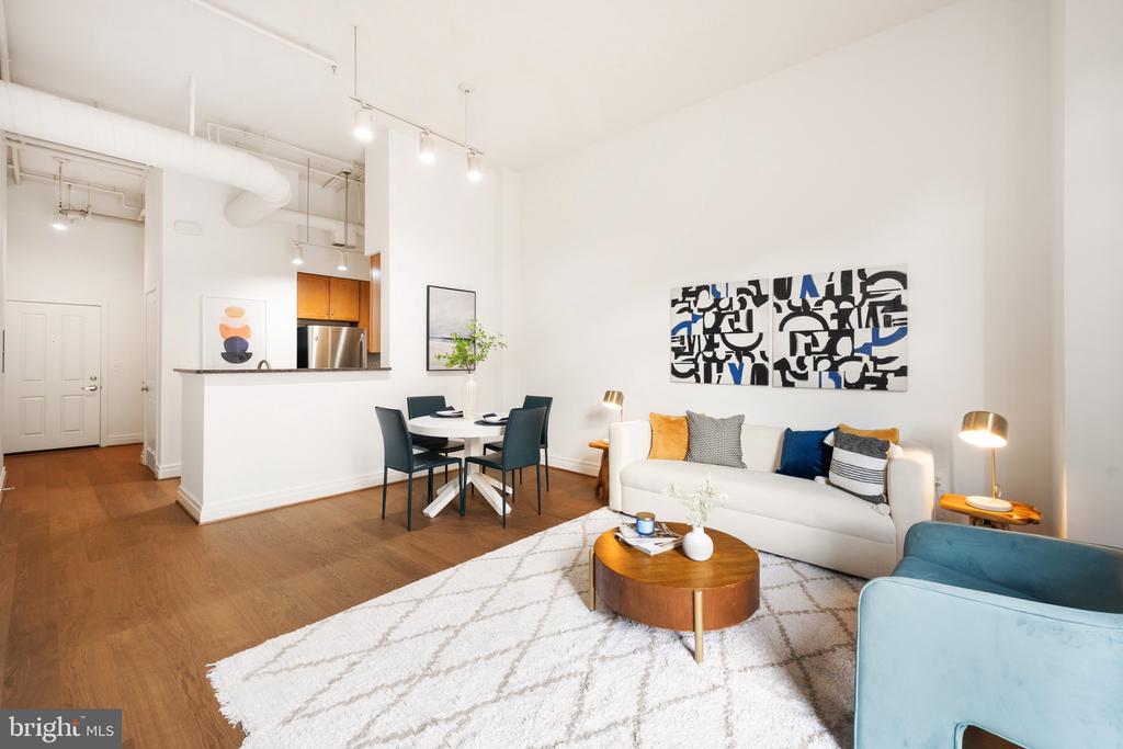 2220 FAIRFAX DRIVE Unit: 101