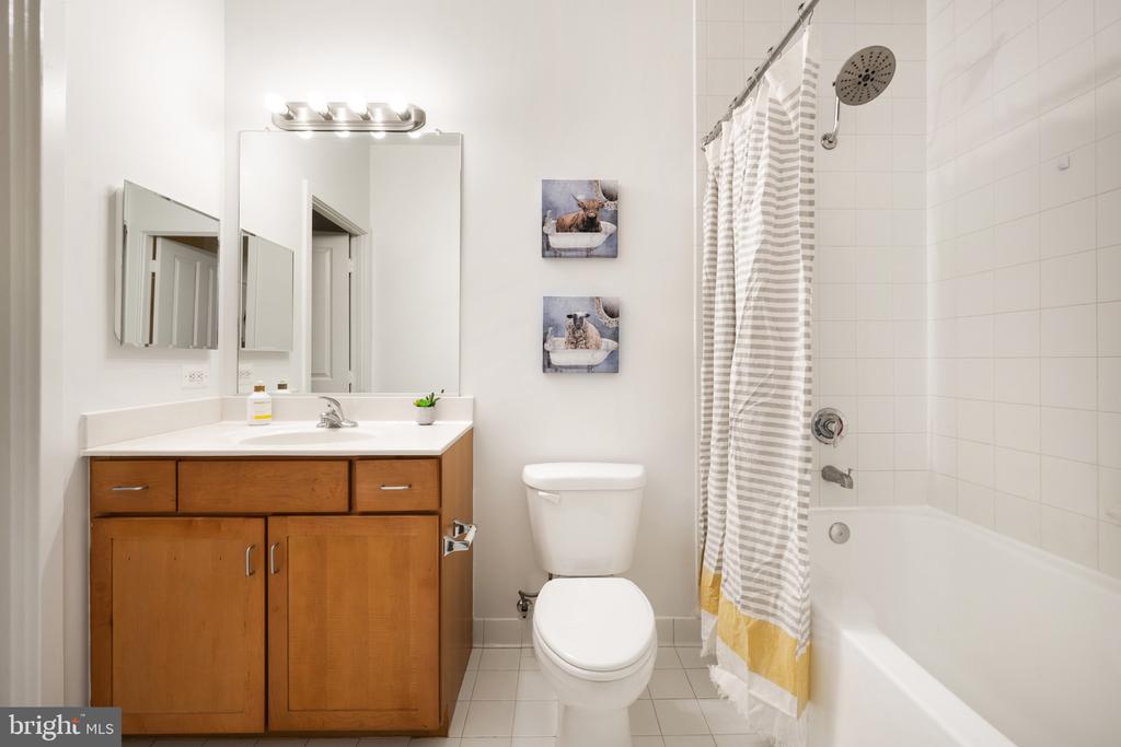 2220 FAIRFAX DRIVE Unit: 101
