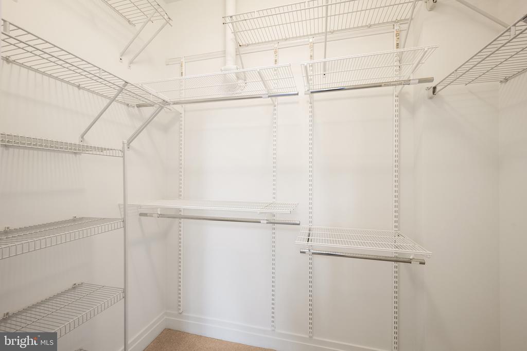 2220 FAIRFAX DRIVE Unit: 101