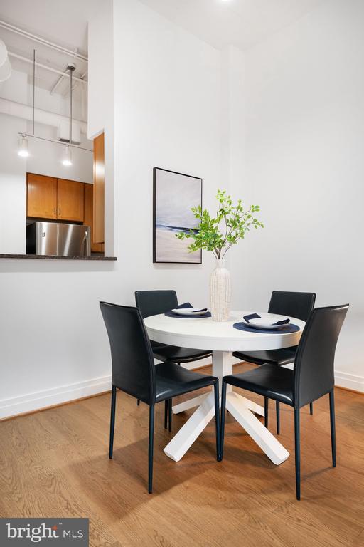 2220 FAIRFAX DRIVE Unit: 101