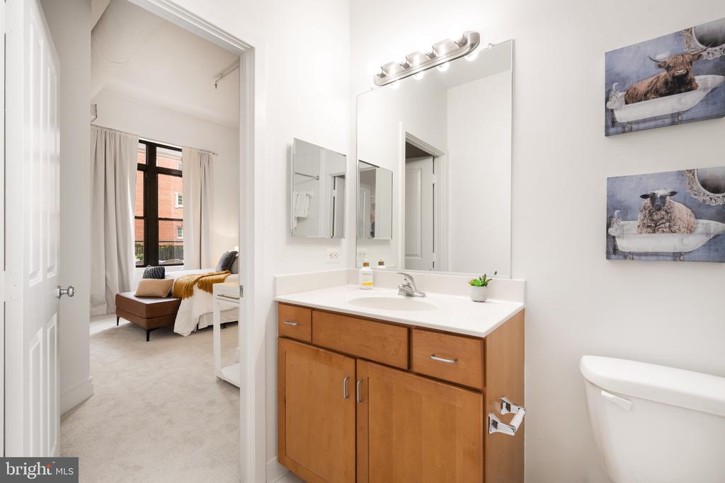 2220 FAIRFAX DRIVE Unit: 101