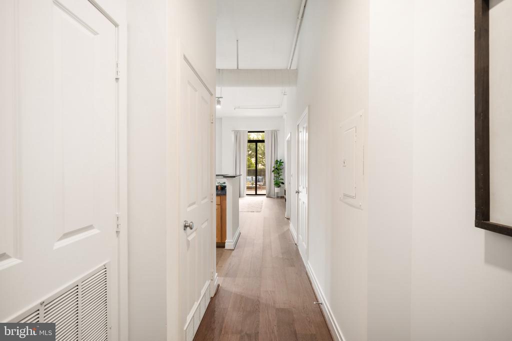 2220 FAIRFAX DRIVE Unit: 101