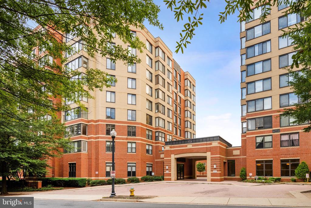 2220 FAIRFAX DRIVE Unit: 101