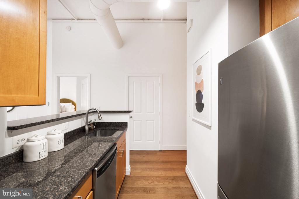 2220 FAIRFAX DRIVE Unit: 101