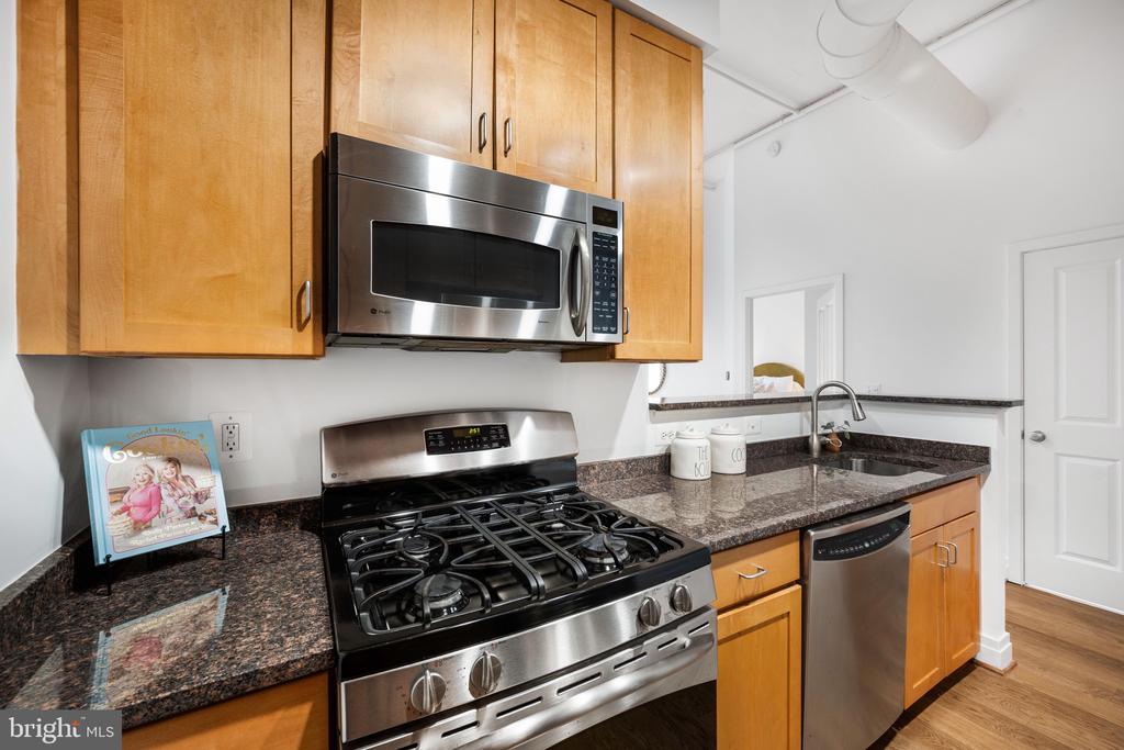2220 FAIRFAX DRIVE Unit: 101