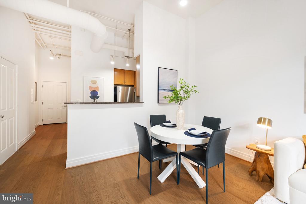 2220 FAIRFAX DRIVE Unit: 101