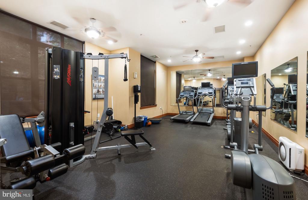 2220 FAIRFAX DRIVE Unit: 101