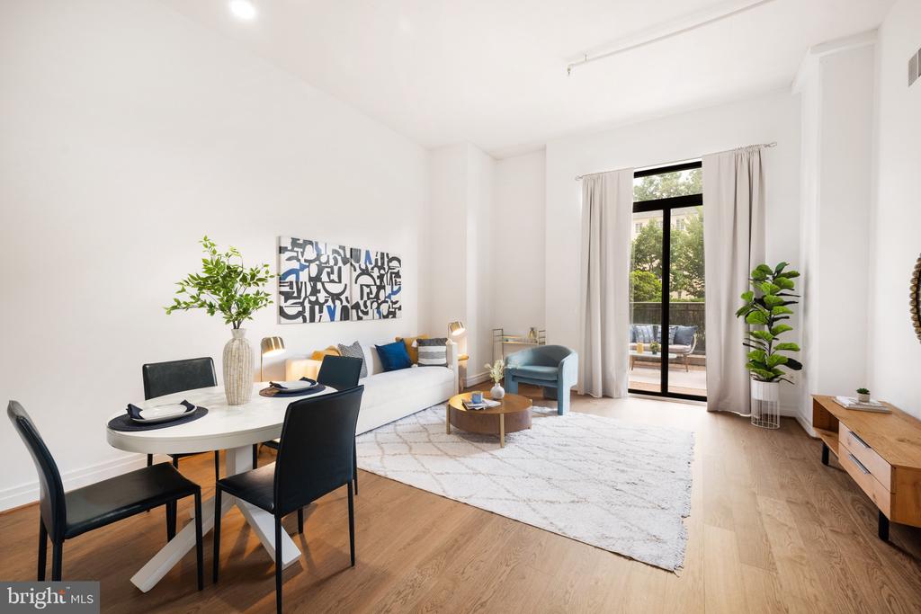 2220 FAIRFAX DRIVE Unit: 101