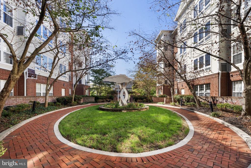 801 S GREENBRIER STREET 304