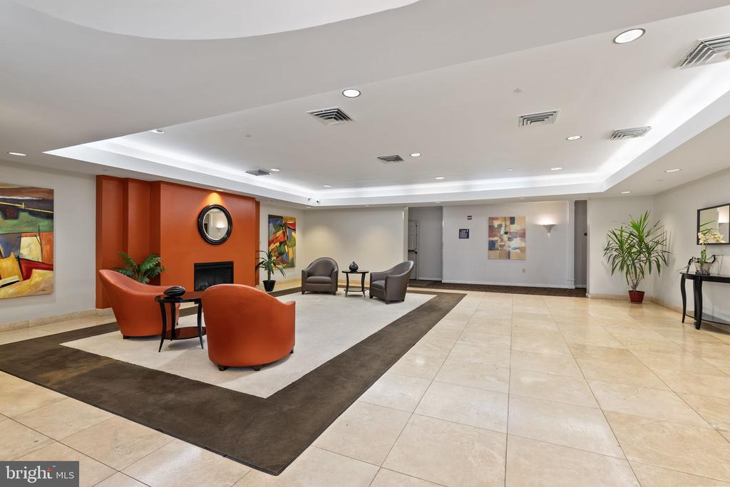801 S GREENBRIER STREET 304