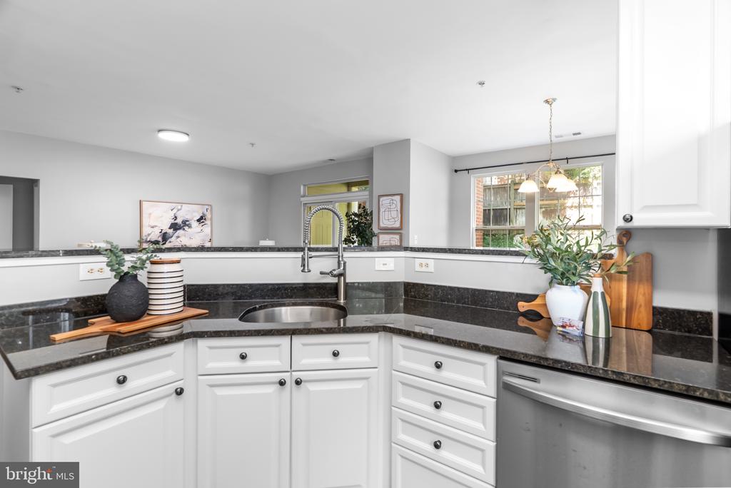 801 S GREENBRIER STREET 113