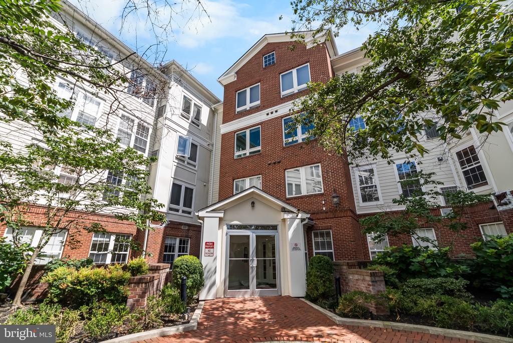 801 S GREENBRIER STREET 113