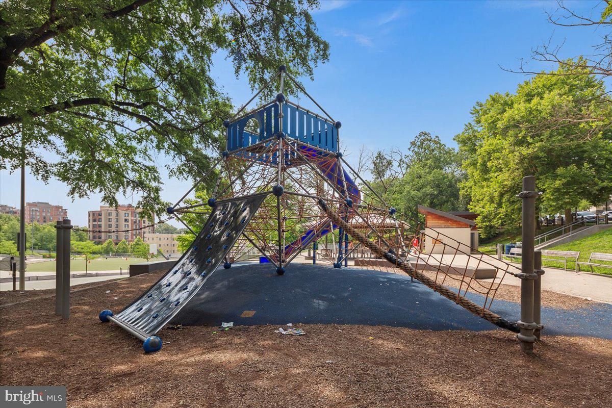 1276 N WAYNE STREET 711
