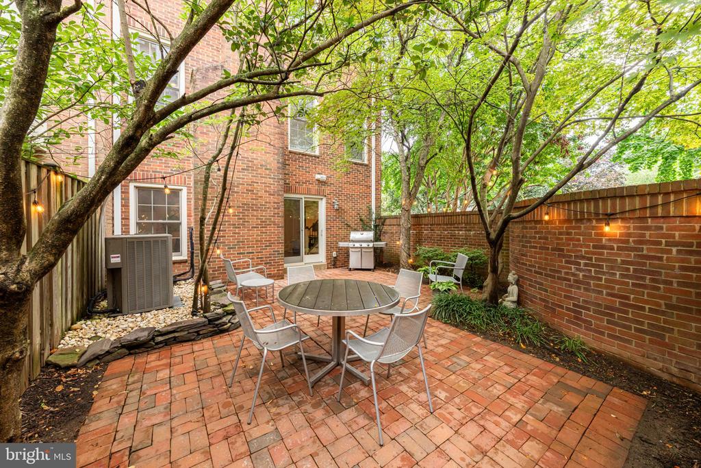 1500 N COLONIAL TERRACE