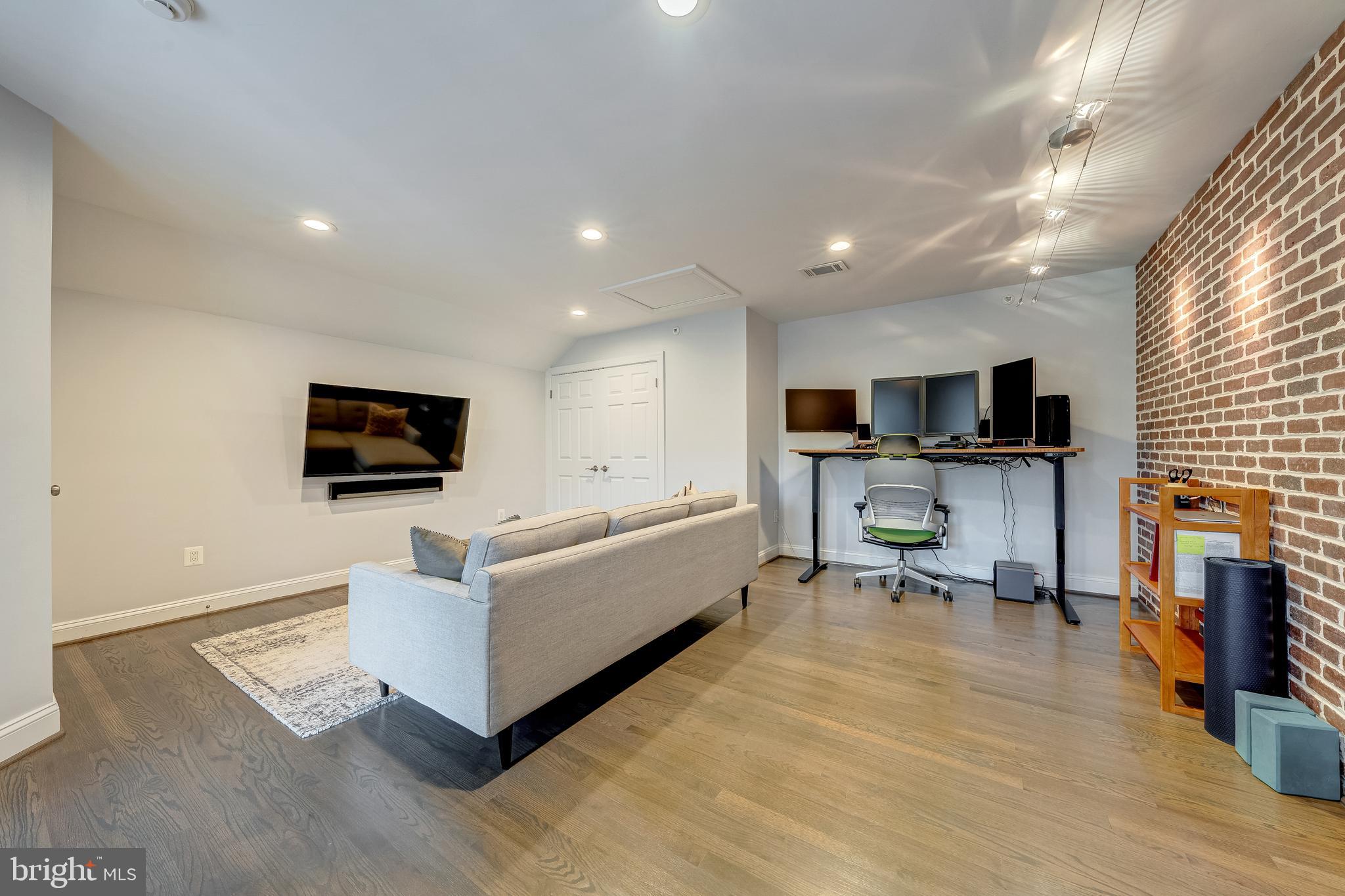 1500 N COLONIAL TERRACE