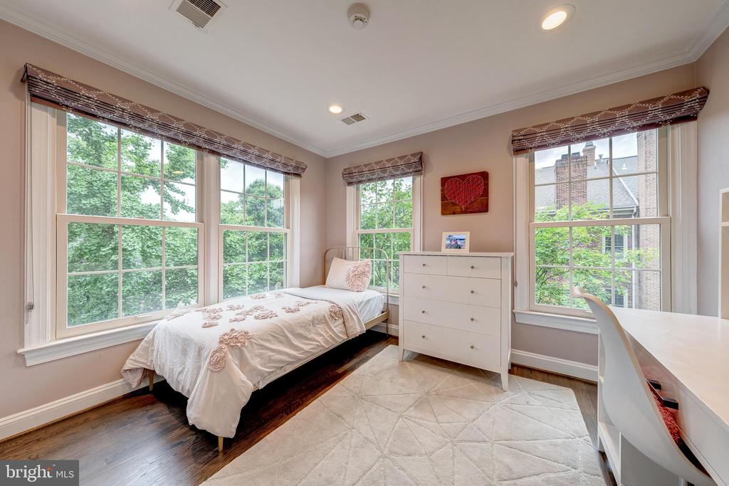 1500 N COLONIAL TERRACE
