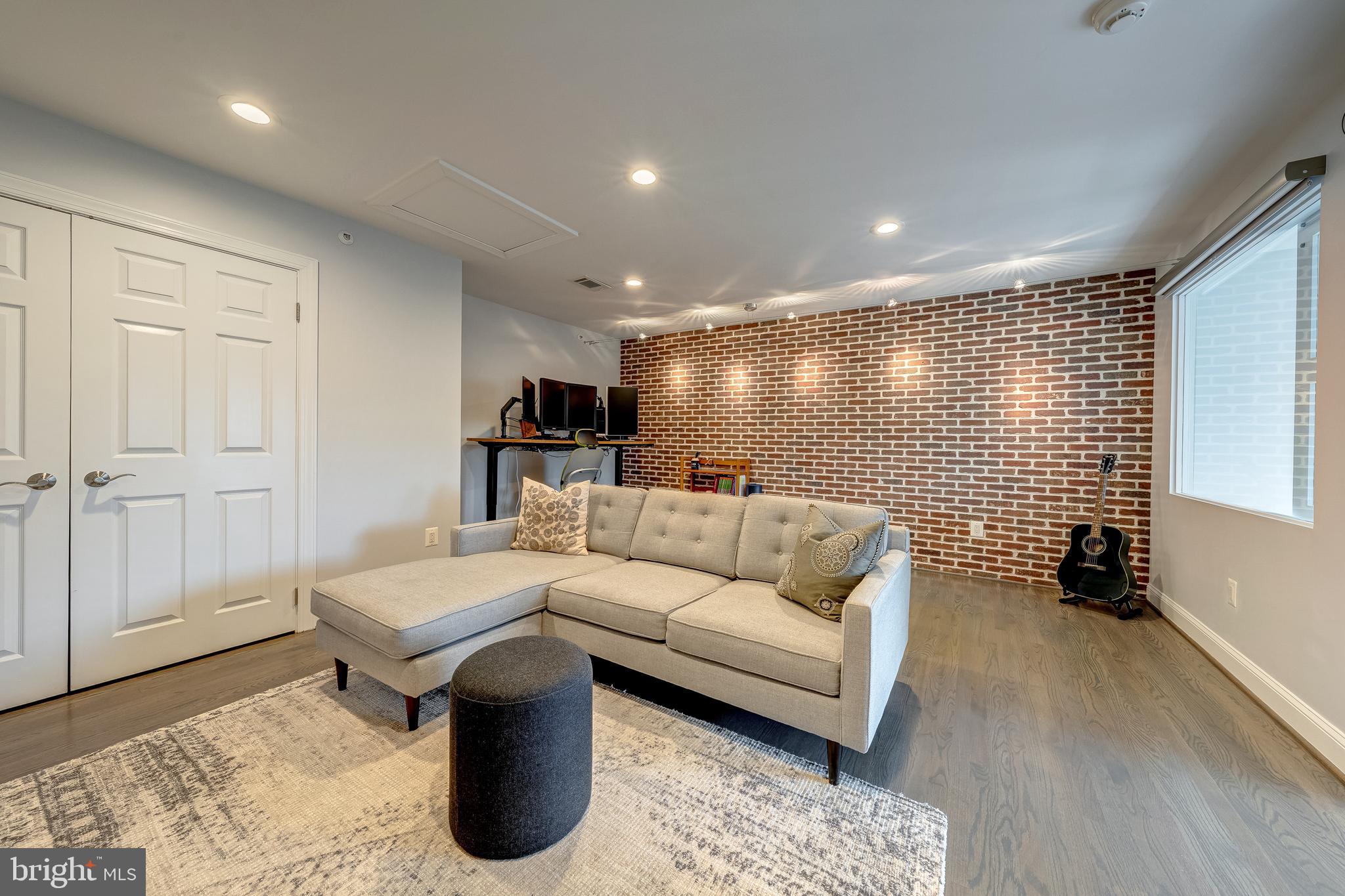 1500 N COLONIAL TERRACE