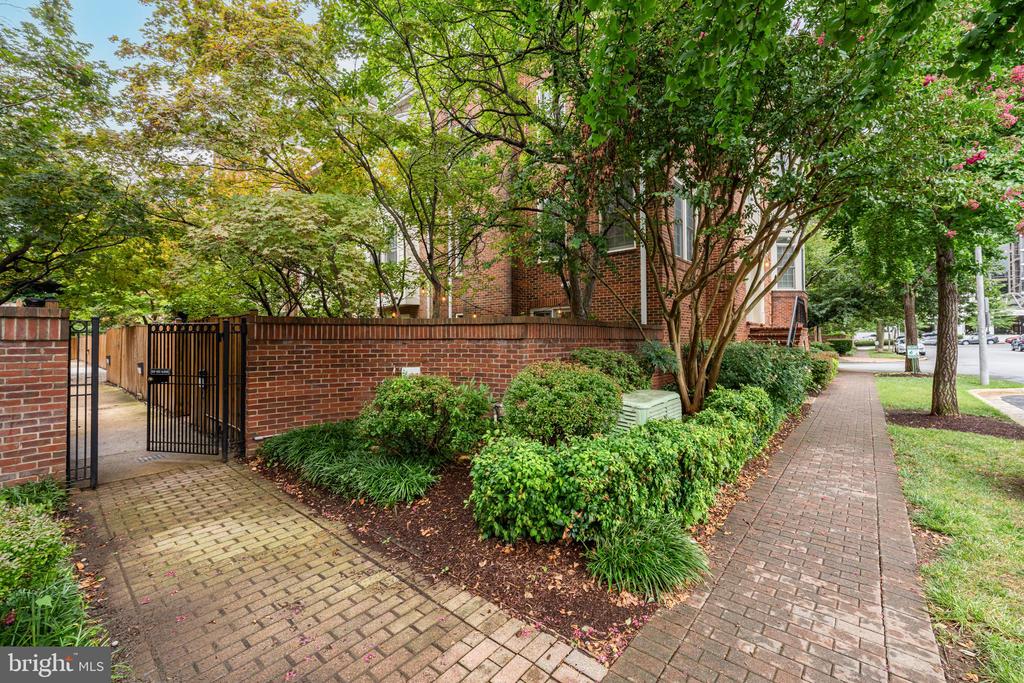 1500 N COLONIAL TERRACE
