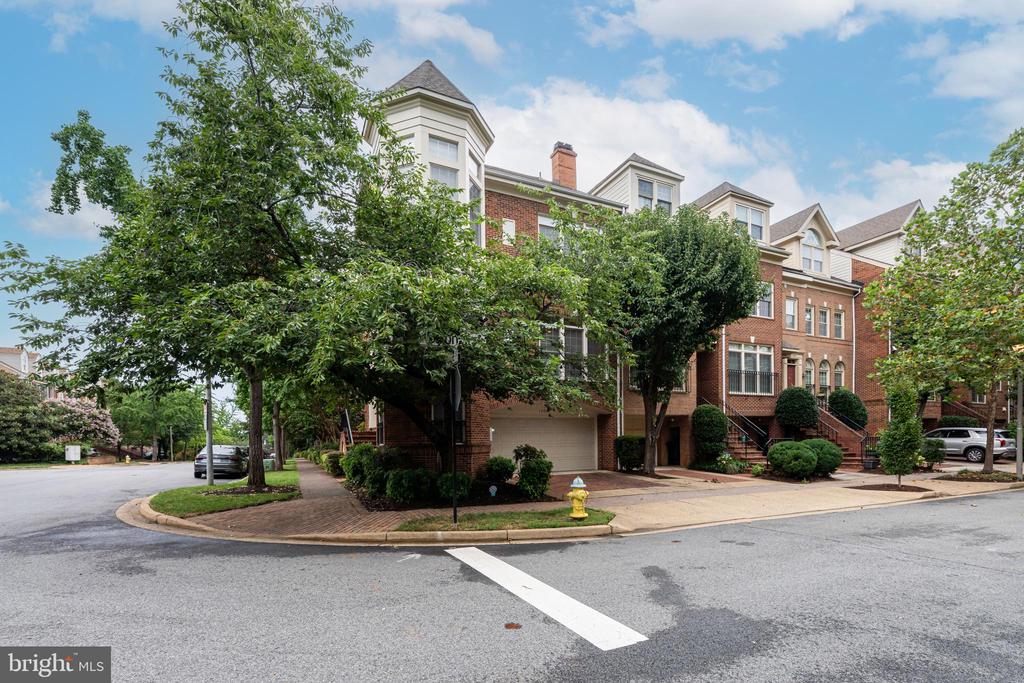 1500 N COLONIAL TERRACE