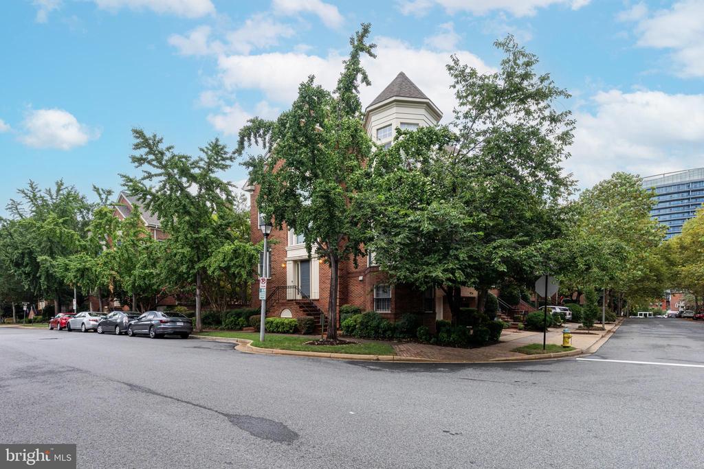 1500 N COLONIAL TERRACE
