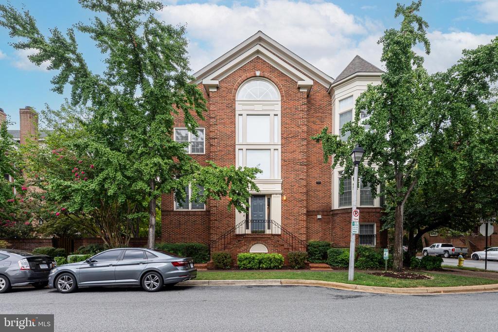 1500 N COLONIAL TERRACE