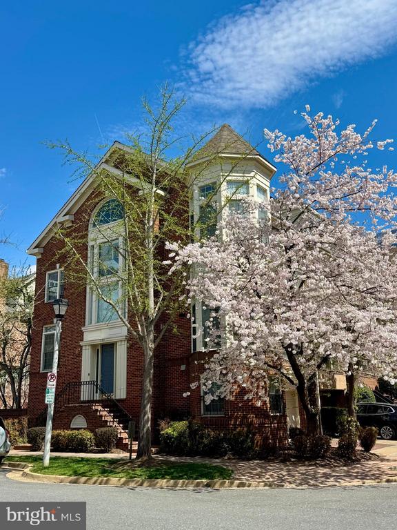 1500 N COLONIAL TERRACE