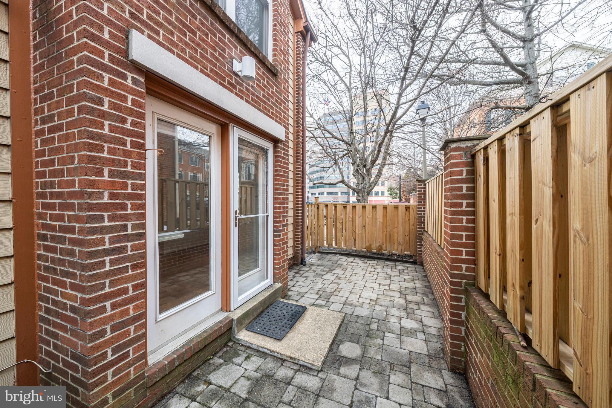 1103 N VERNON STREET