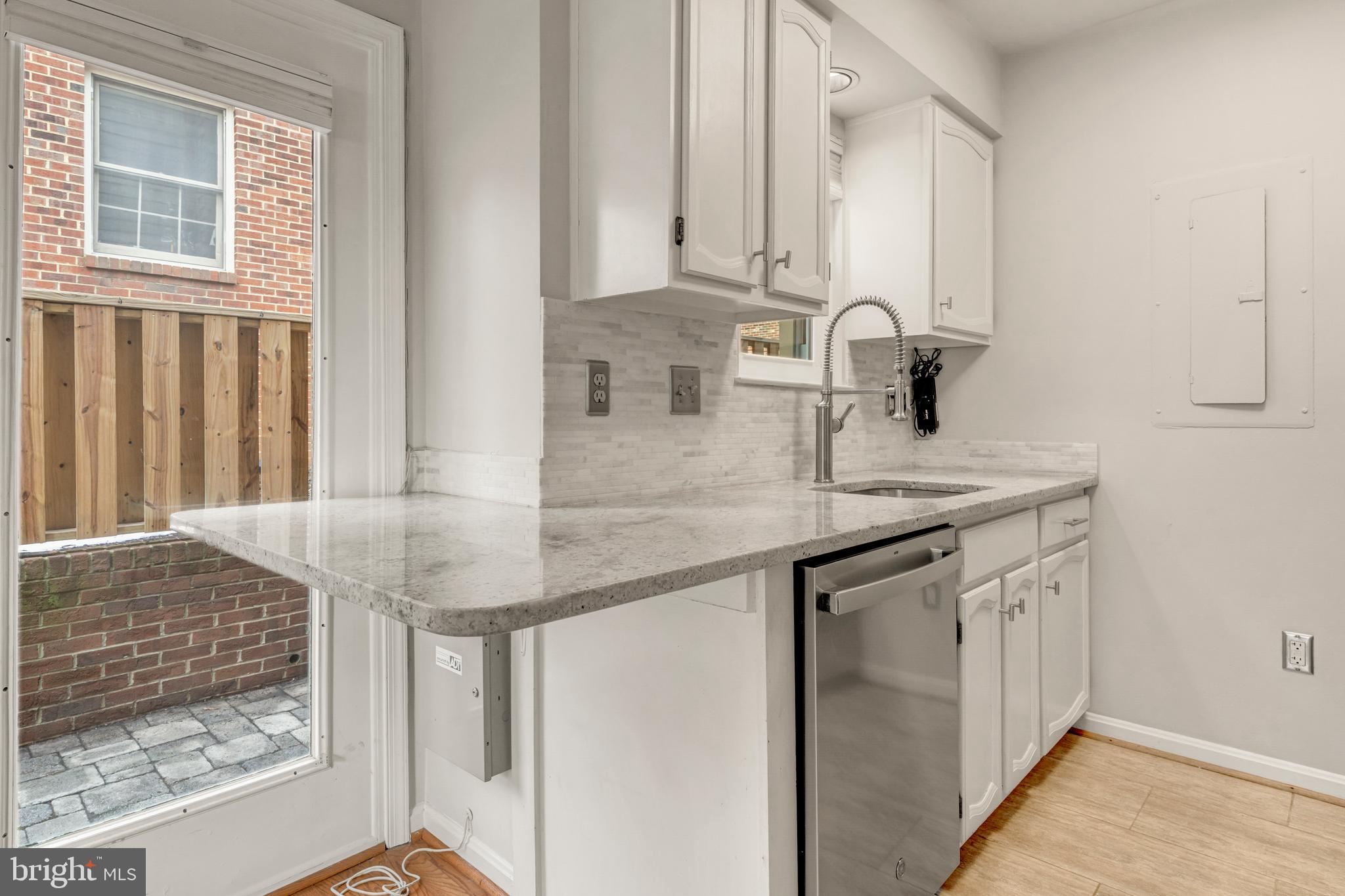 1103 N VERNON STREET