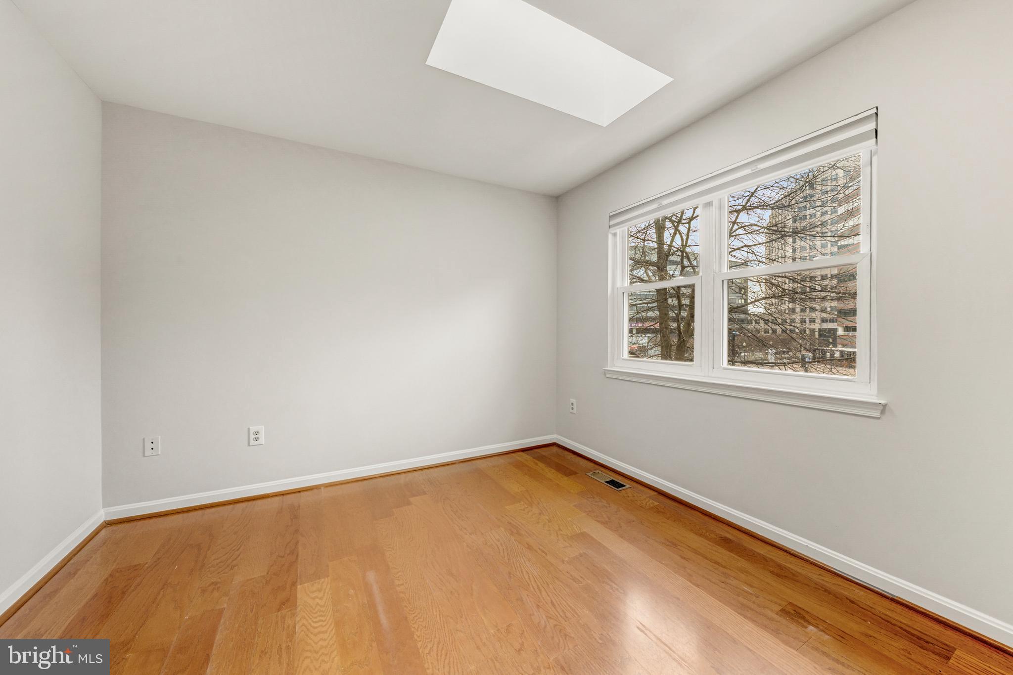 1103 N VERNON STREET