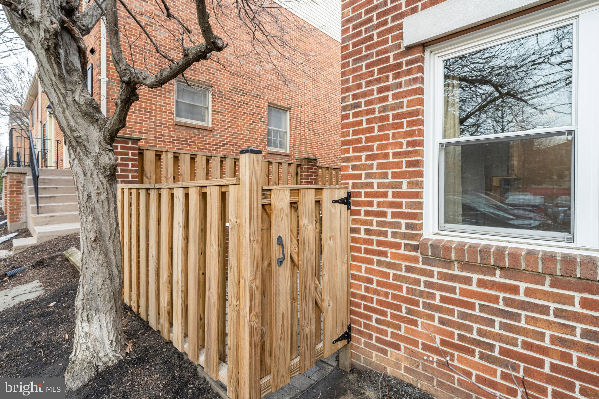 1103 N VERNON STREET