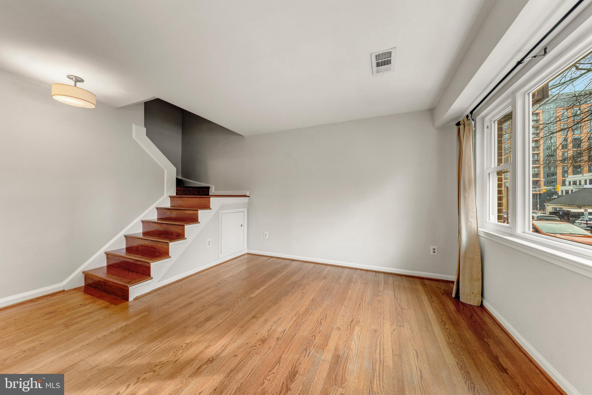 1103 N VERNON STREET