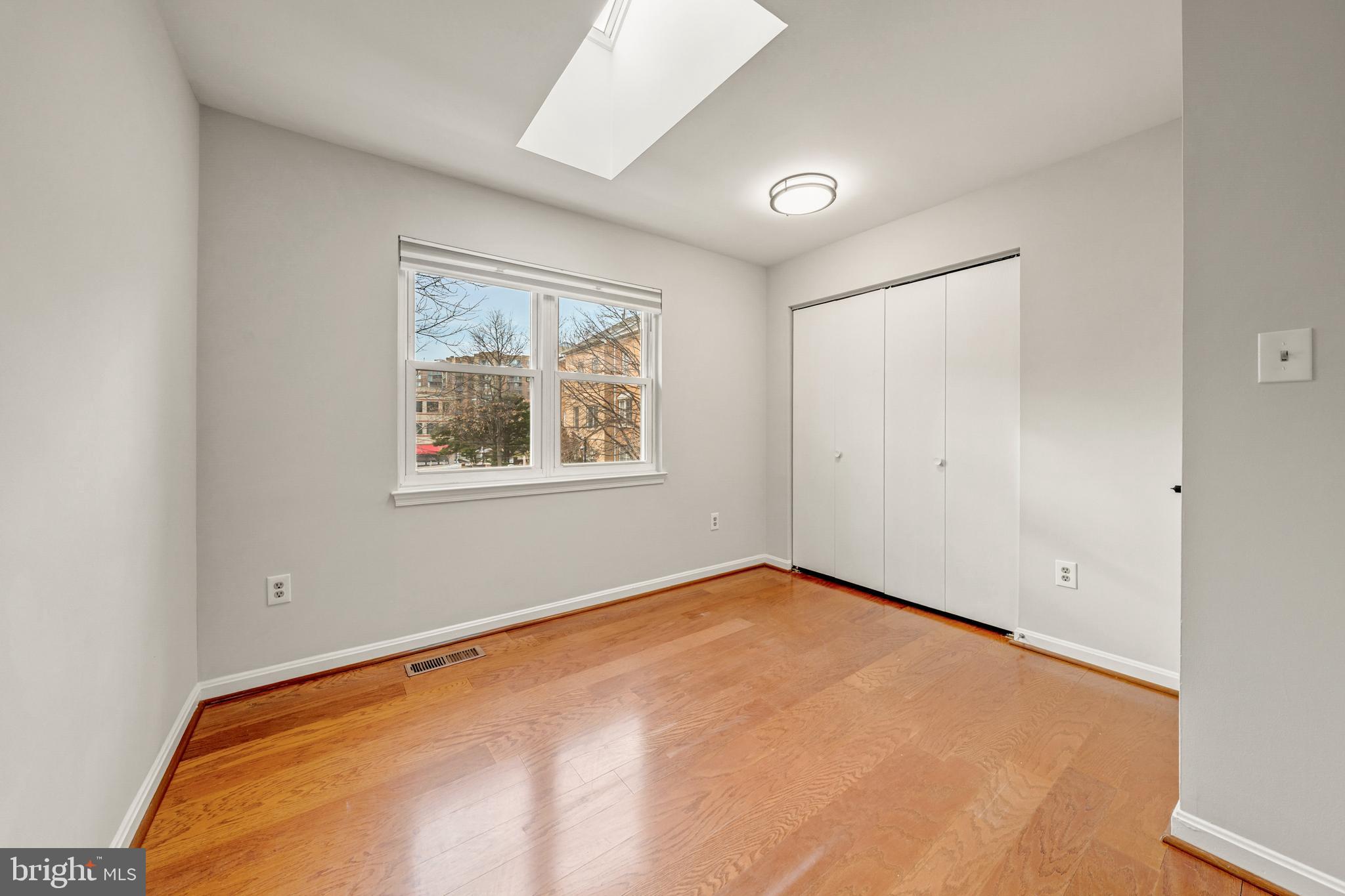 1103 N VERNON STREET