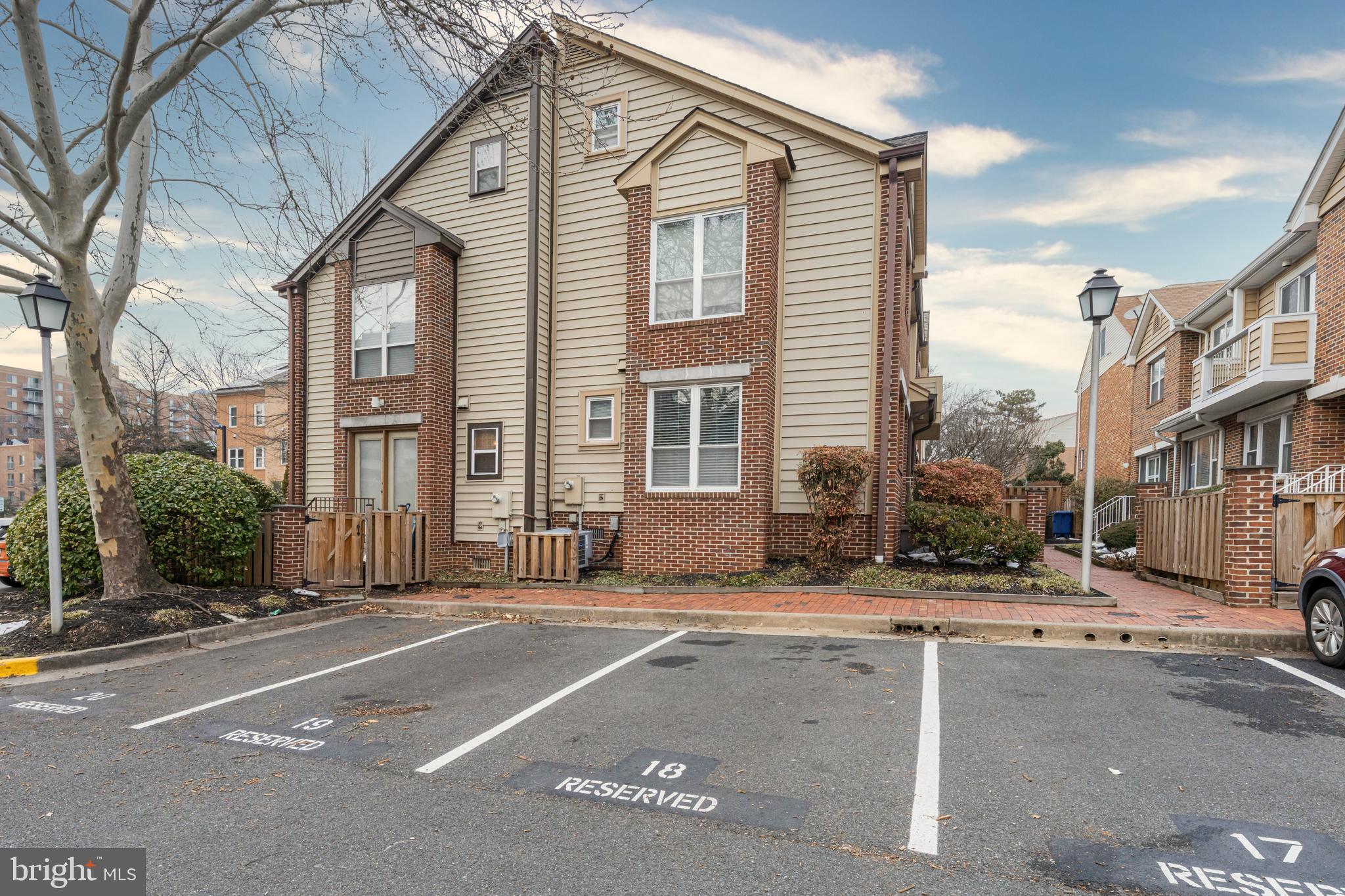 1103 N VERNON STREET