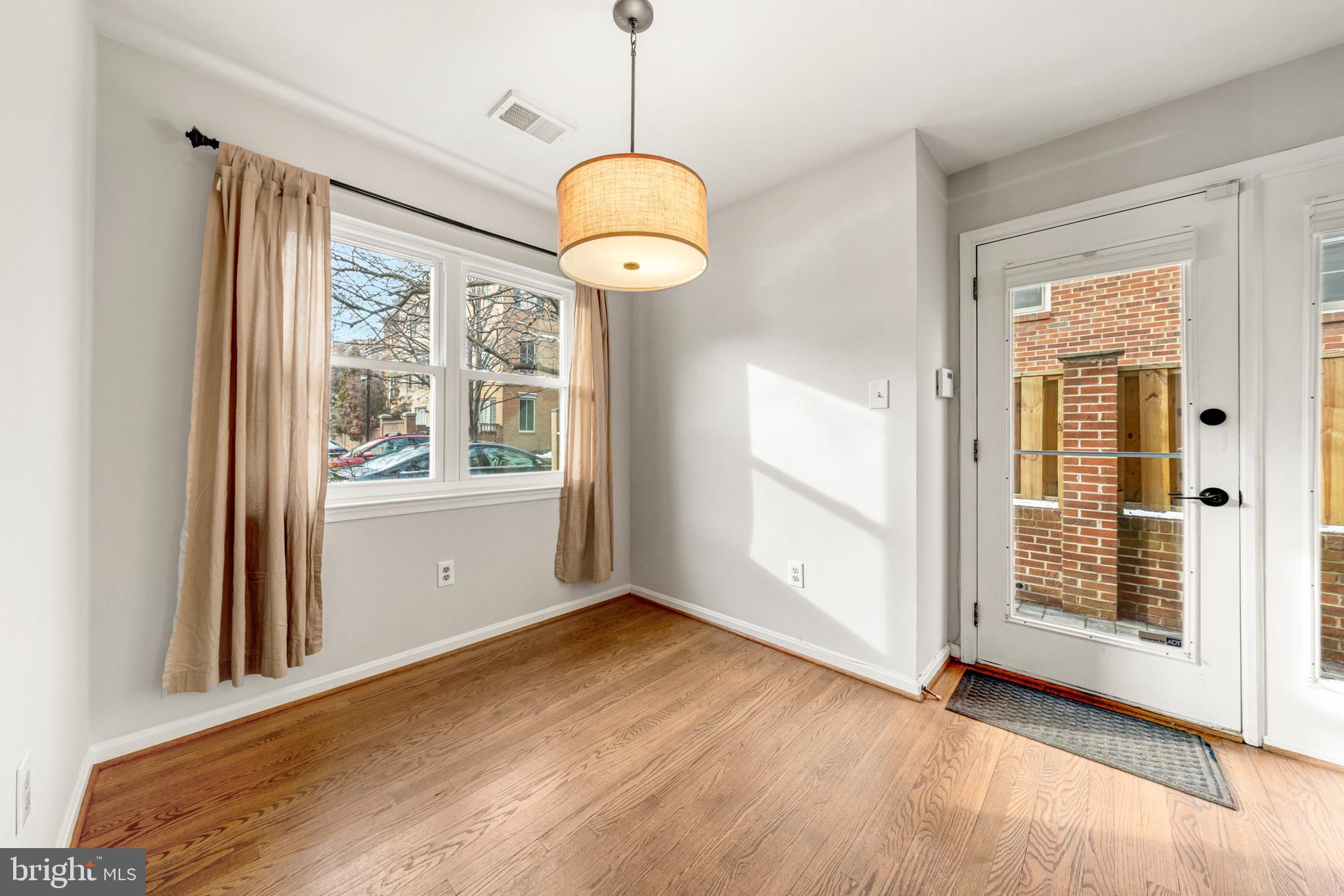 1103 N VERNON STREET