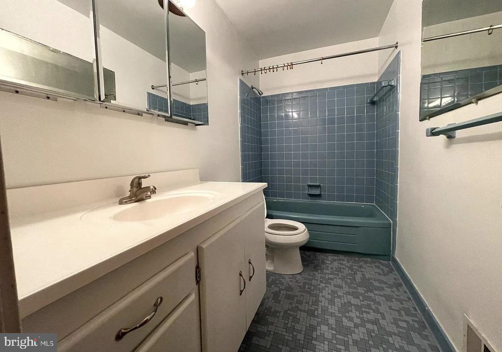3637 38TH STREET N