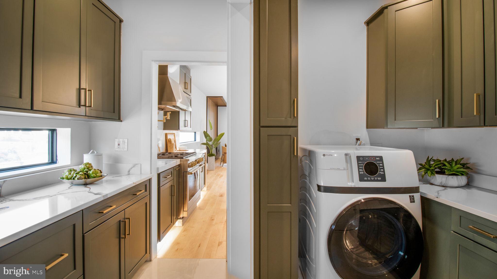 2025 N EMERSON STREET