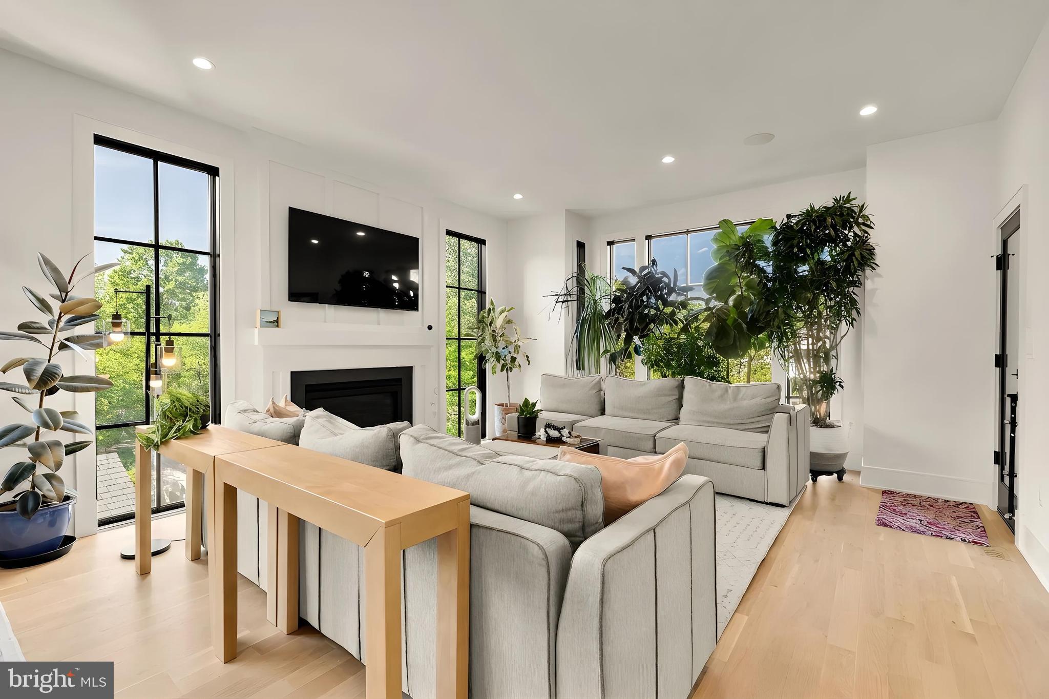 135 N EDGEWOOD STREET