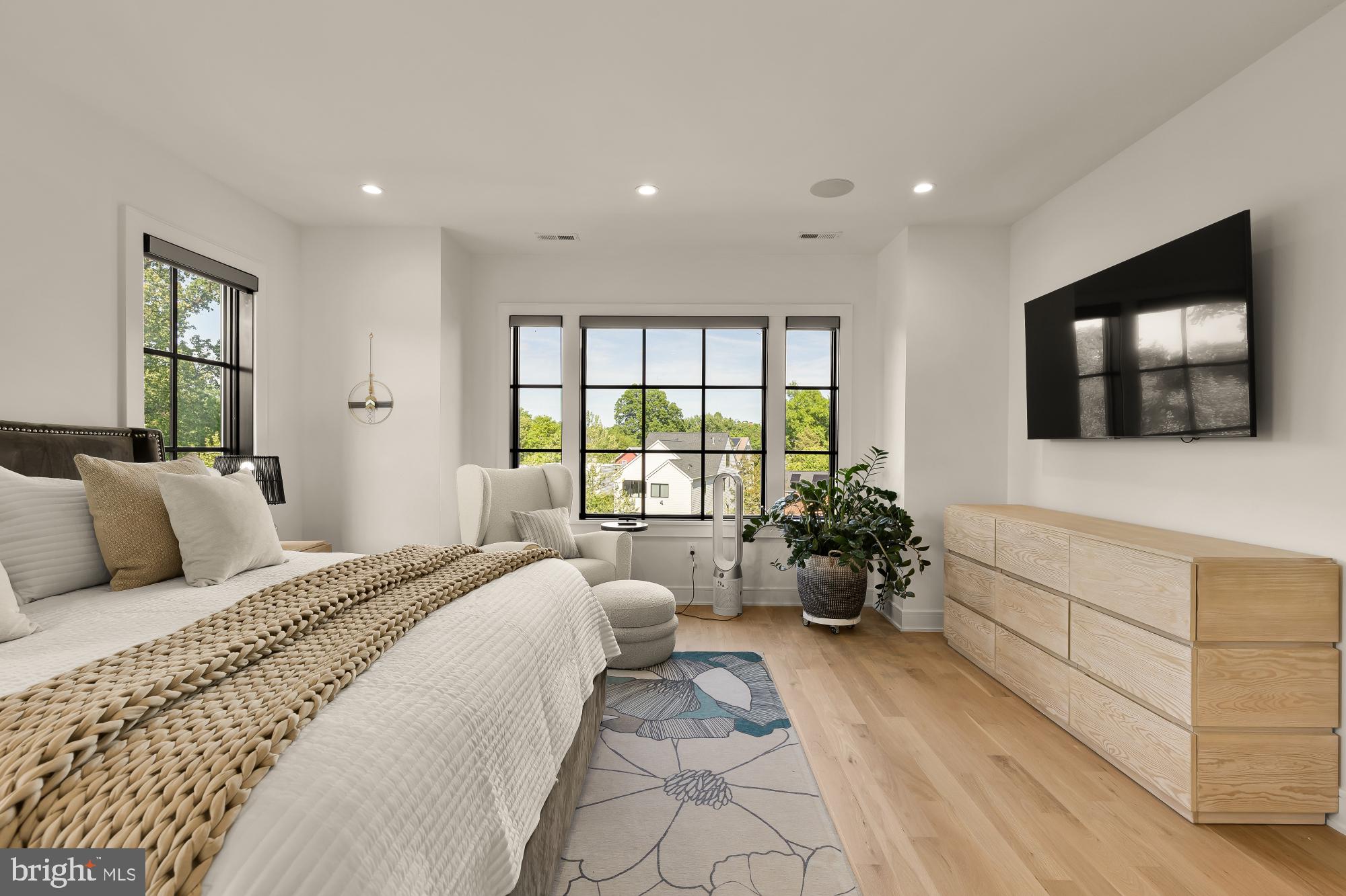 135 N EDGEWOOD STREET