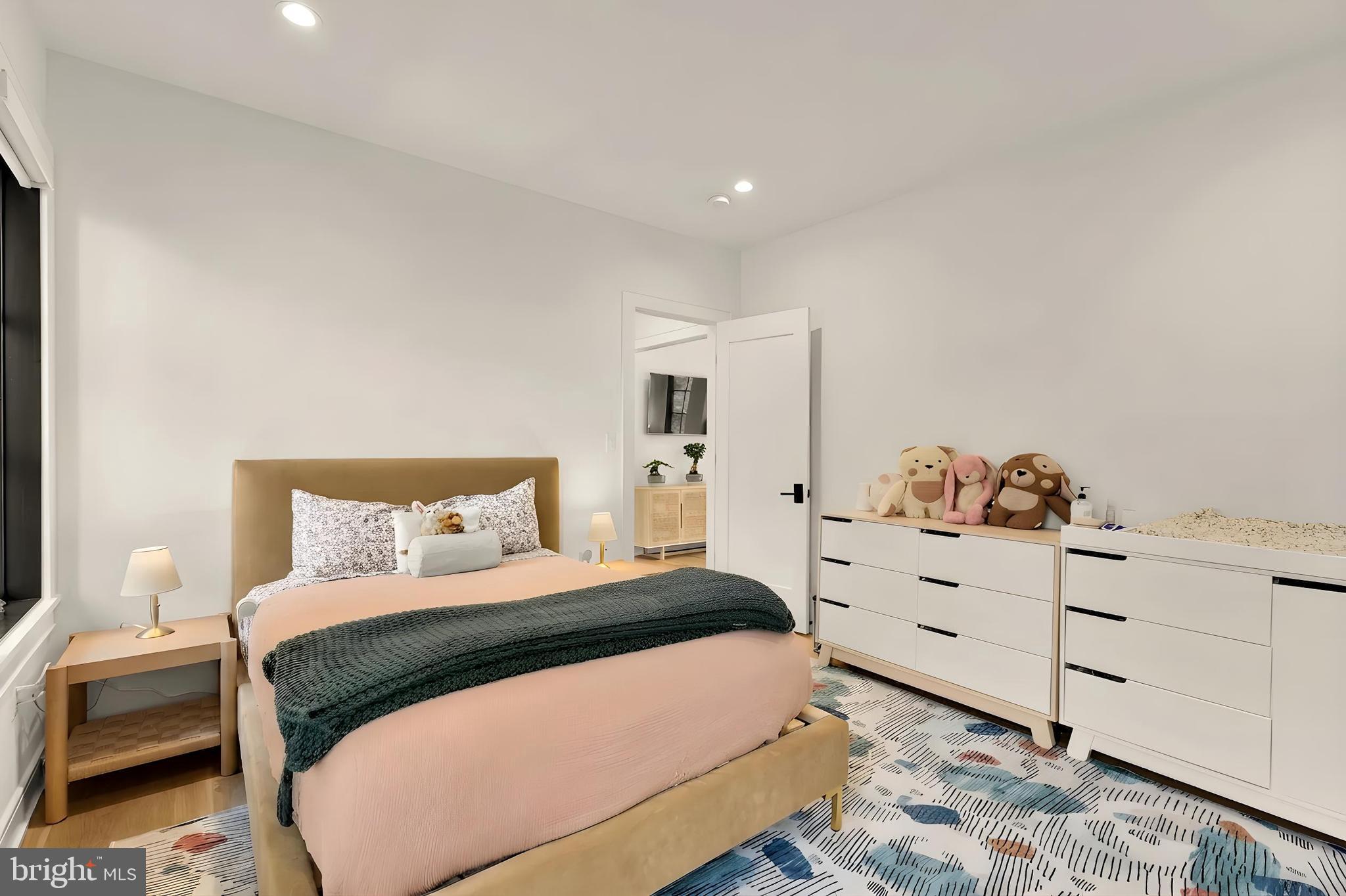 135 N EDGEWOOD STREET