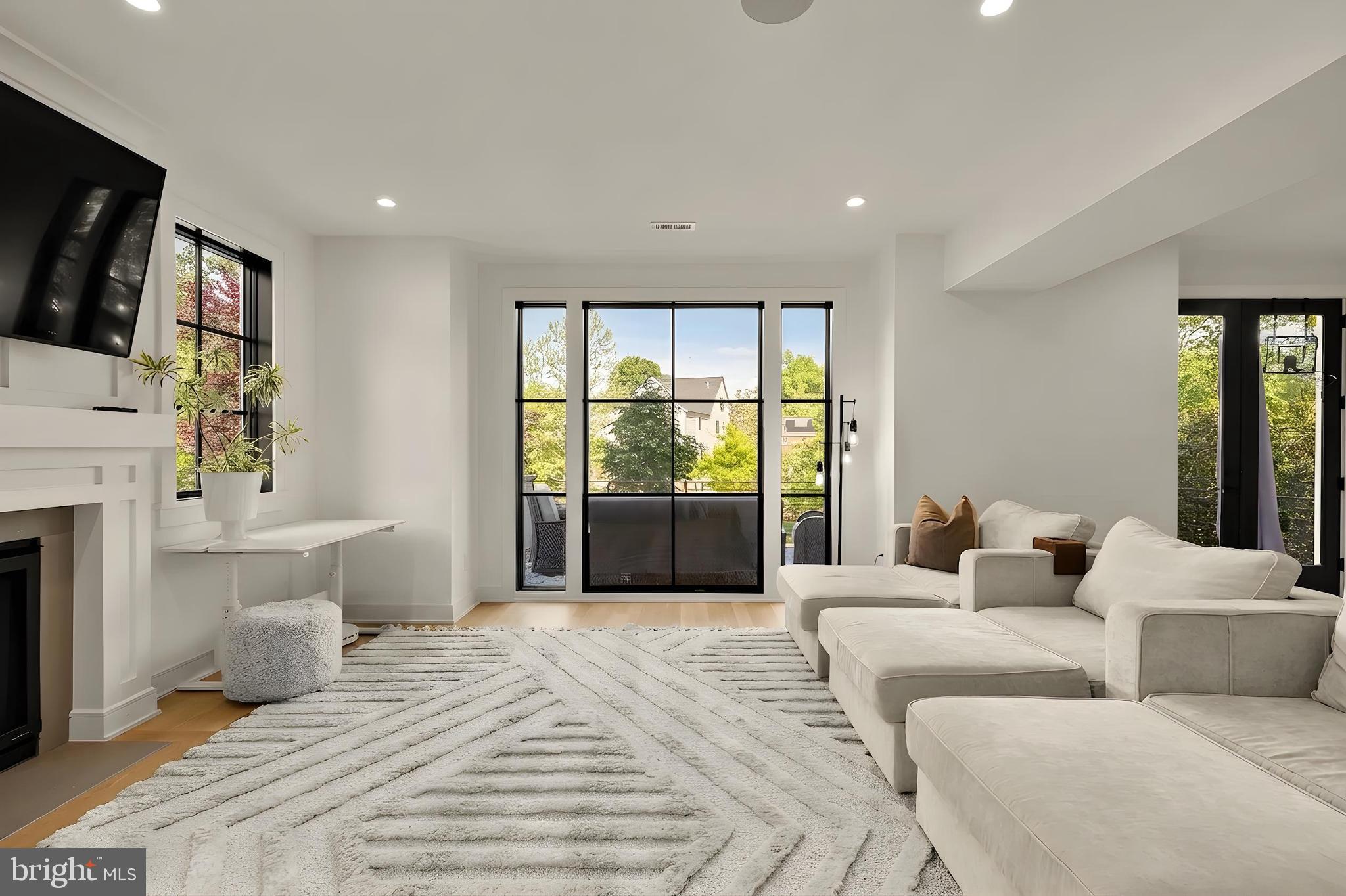 135 N EDGEWOOD STREET