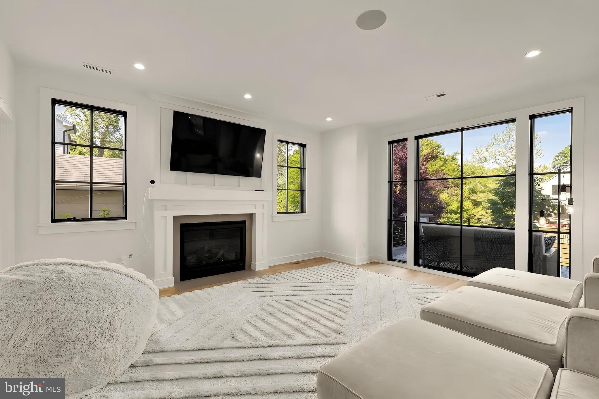 135 N EDGEWOOD STREET