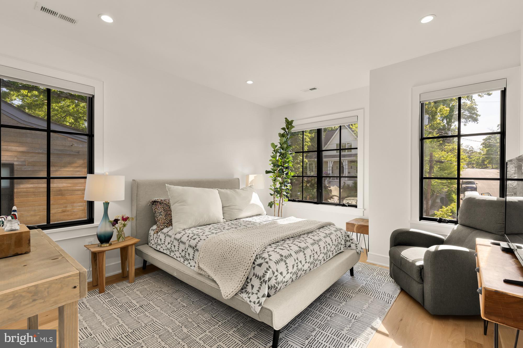 135 N EDGEWOOD STREET