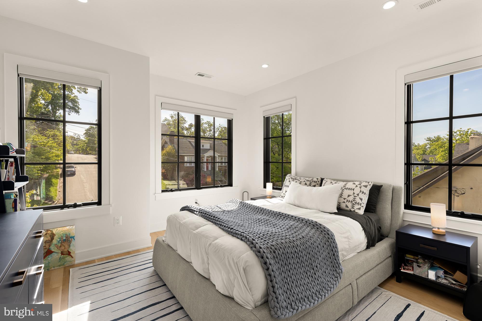 135 N EDGEWOOD STREET