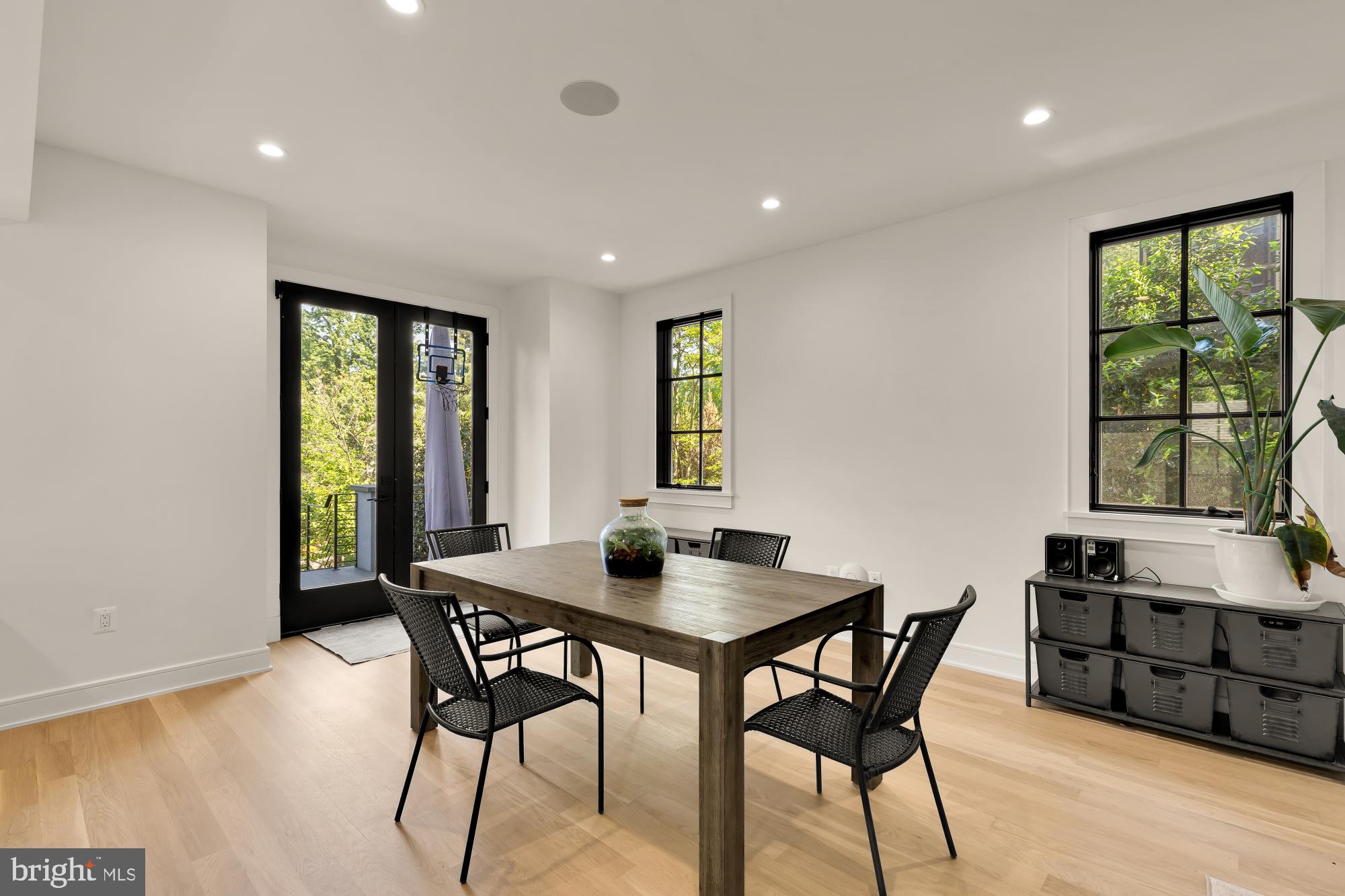 135 N EDGEWOOD STREET