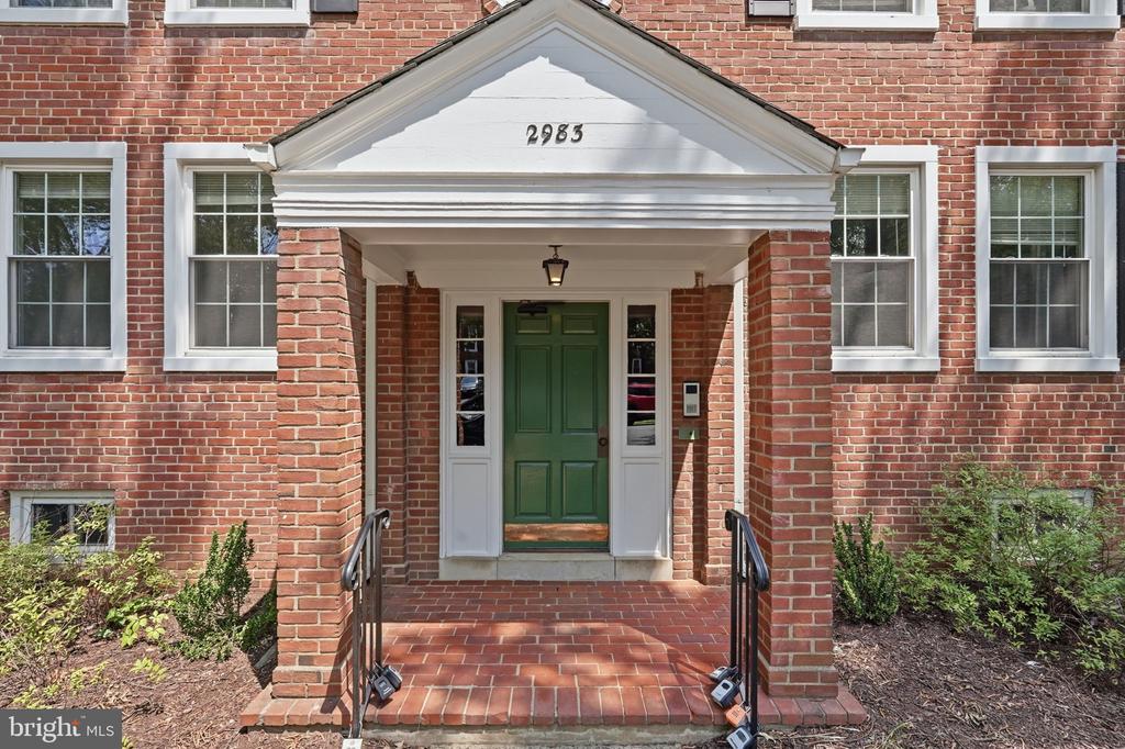 2983 S COLUMBUS STREET Unit: B1